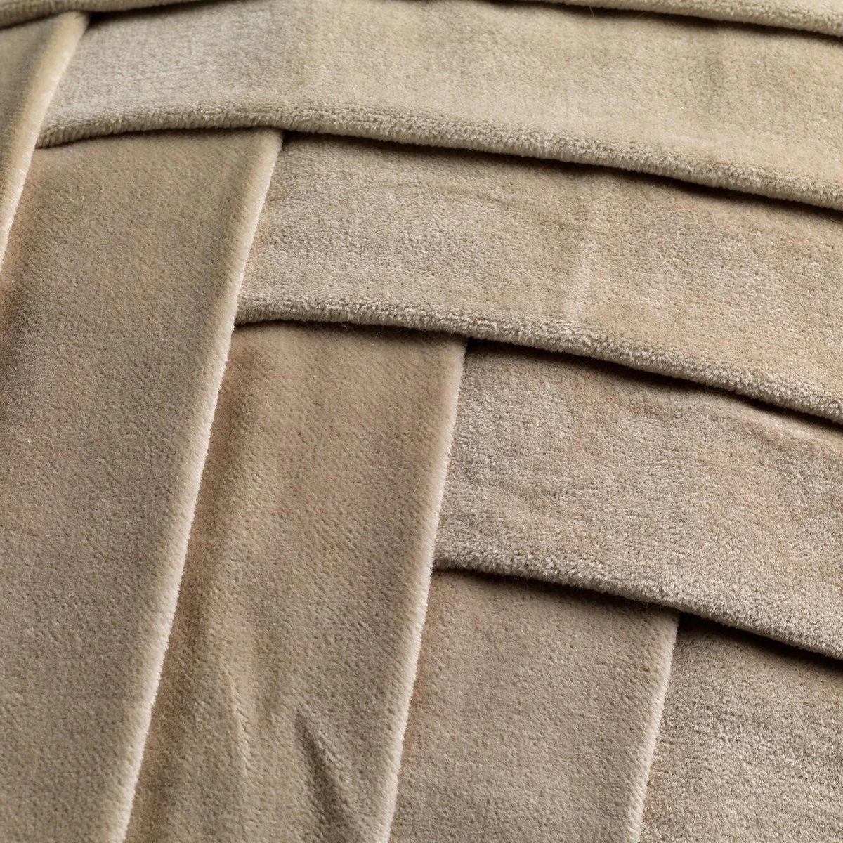 GIDI - Kussenhoes Velvet 45x45 Cm - Pumice Stone - Beige - Exclusief Binnenkussen 4 GIDI - Kussenhoes Velvet 45x45 Cm - Pumice Stone - Beige - Exclusief Binnenkussen - Afbeelding 4