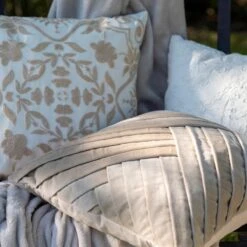 GIDI - Kussenhoes Velvet 45x45 Cm - Pumice Stone - Beige - Exclusief Binnenkussen 13 GIDI - Kussenhoes Velvet 45x45 Cm - Pumice Stone - Beige - Exclusief Binnenkussen -Dutch Decor 1200x1200 489