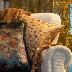 YASMIN - Kussenhoes Velvet 45x45 Cm Military Olive - Groen - Franjes - Exclusief Binnenkussen -Dutch Decor 1200x1200 491