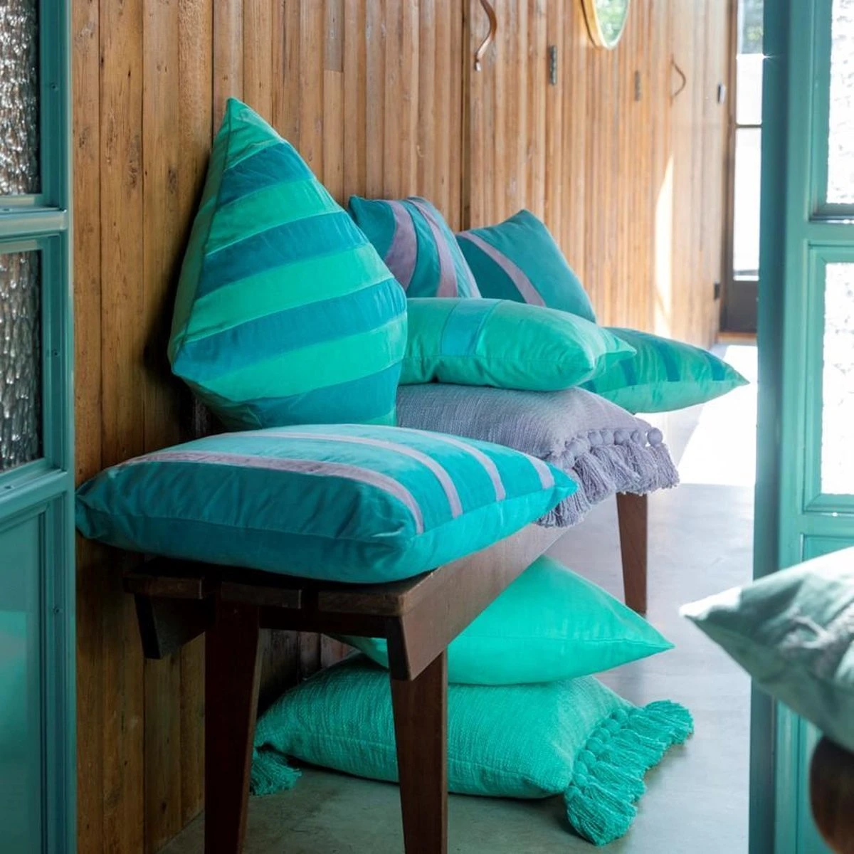 PIPPA - Sierkussen Velvet Aquarelle 30x50 Cm - Blauw - Inclusief Binnenvulling 3 PIPPA - Sierkussen Velvet Aquarelle 30x50 Cm - Blauw - Inclusief Binnenvulling - Afbeelding 3