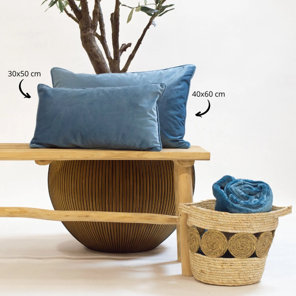 FINN - Sierkussen Velvet Provincial Blue 40x60 Cm - Blauw - Inclusief Binnenvulling 4 FINN - Sierkussen Velvet Provincial Blue 40x60 Cm - Blauw - Inclusief Binnenvulling - Afbeelding 4