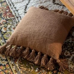 Dutch Decor RUBY - Sierkussen Katoen 45x45 Cm - Tobacco Brown - Bruin - Kussentje Met Flosjes - Inclusief Binnenkussen -Dutch Decor 1200x1200 605