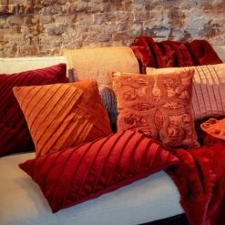 PACO - Sierkussen Velvet 40x60 Cm Merlot - Rood - Inclusief Binnenvulling -Dutch Decor 1200x1200 628