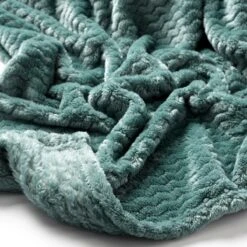 VOORDEELSET - Sierkussen Livia 45x45 Cm - Sierkussen Livia 40x60 Cm - Plaid Mara - Jadeite & Sagebrush Green - Set Van 3 Stuks - Ice Ice Baby - Inclusief Binnenvulling -Dutch Decor 1200x1200 637