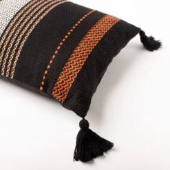 VOORDEELSET - Far Far Away - Sierkussen Tamar 45x45 Cm - Sierkussen Tamar 40x60 Cm - Plaid Charlie - Raven - Set Van 3 Stuks - Inclusief Binnenkussen -Dutch Decor 1200x1200 679