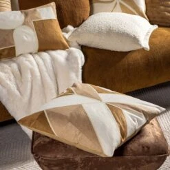 DANNY - Sierkussen Semolina 45x45 Cm - Beige - Inclusief Binnenvulling -Dutch Decor 1200x1200 683