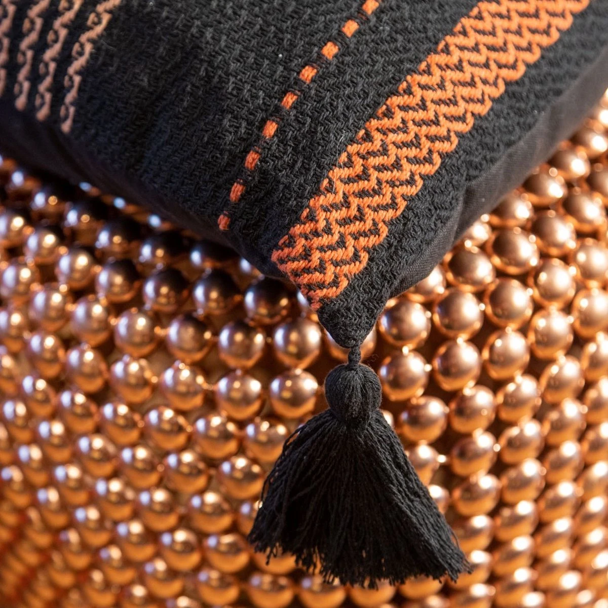 TAMAR - Sierkussen Katoen 45x45 Cm - Raven - Zwart - Kussentje Met Flosjes - Inclusief Binnenvulling 4 TAMAR - Sierkussen Katoen 45x45 Cm - Raven - Zwart - Kussentje Met Flosjes - Inclusief Binnenvulling - Afbeelding 4