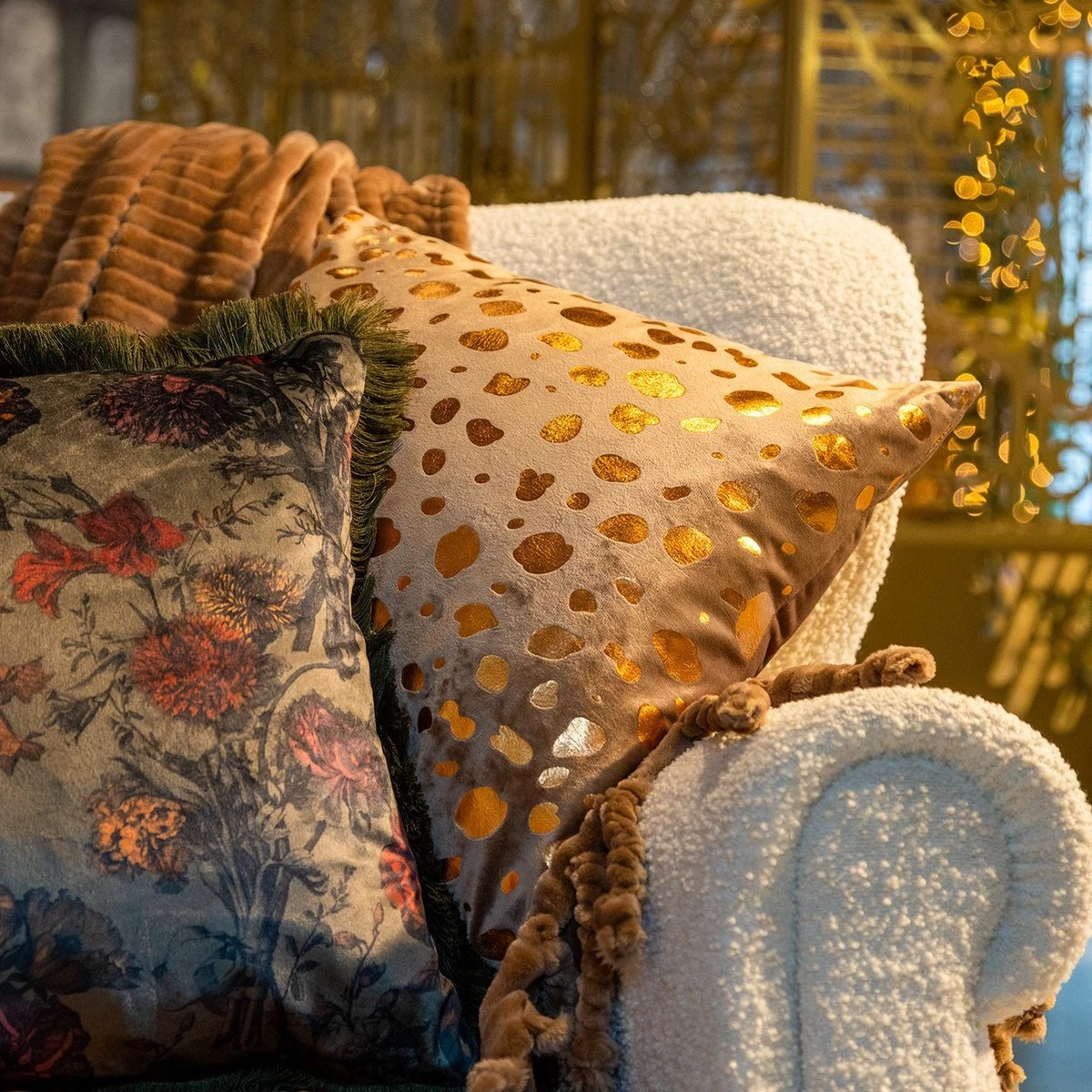 TINO - Sierkussen Velvet 45x45 Cm Tobacco Brown - Bruin - Inclusief Binnenvulling 4 TINO - Sierkussen Velvet 45x45 Cm Tobacco Brown - Bruin - Inclusief Binnenvulling - Afbeelding 4