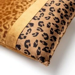 BAILEY - Sierkussen Velvet 45x45 Cm Tobacco Brown - Bruin - Panterprint - Inclusief Binnenvulling -Dutch Decor 1200x1200 786