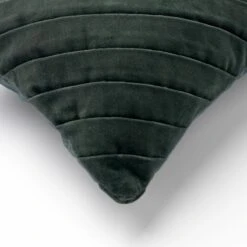 GIDI - Sierkussen Velvet 45x45 Cm Mountain View - Donkergroen - Inclusief Binnenvulling -Dutch Decor 1200x1200 824