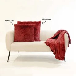 FLUFFY - Sierkussen Unikleur 45x45 Cm - Merlot - Rood - Inclusief Binnenvulling -Dutch Decor 1200x1200 825