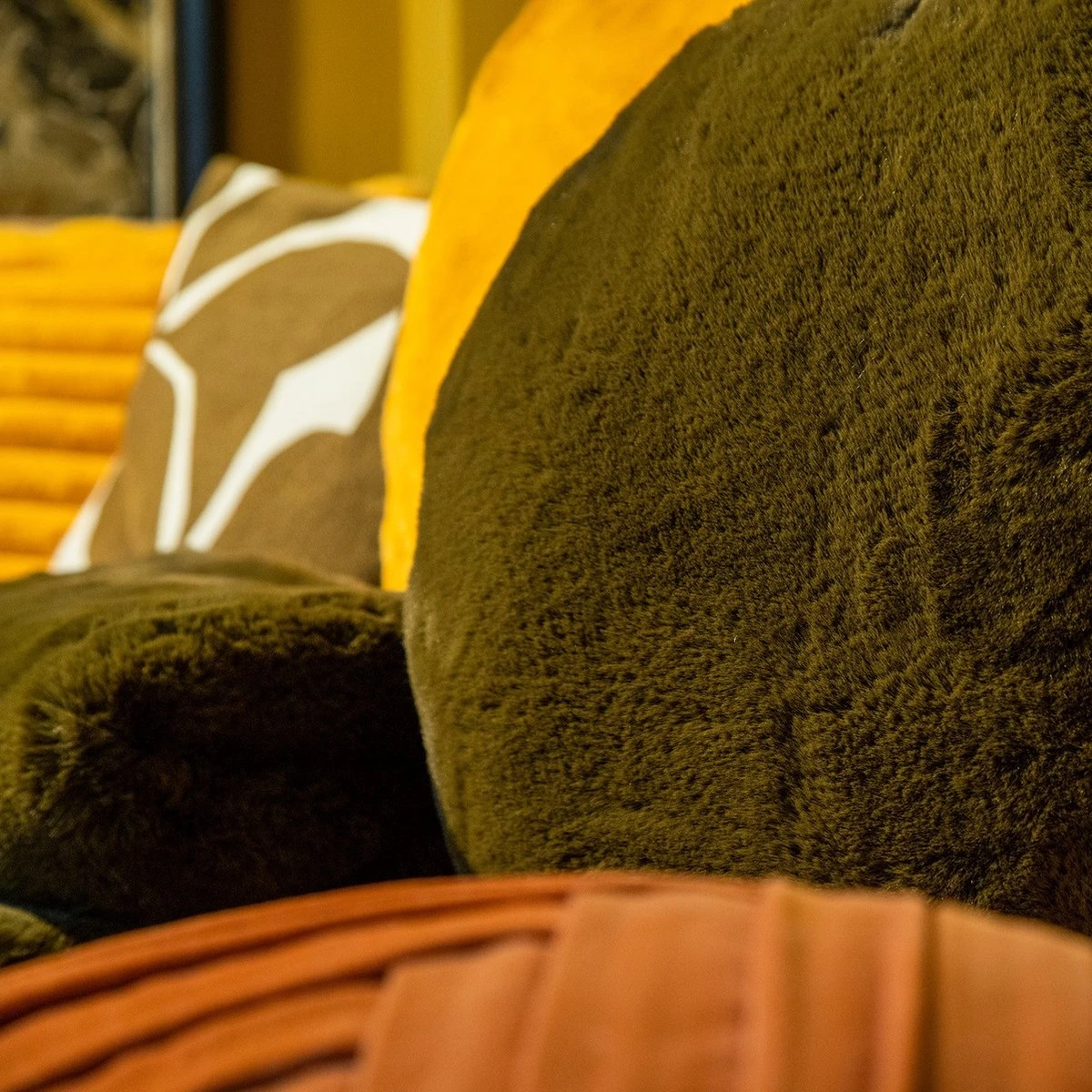 Dutch Decor - ZAYA - Sierkussen Rond 45 Cm Military Olive - Groen 4 Dutch Decor - ZAYA - Sierkussen Rond 45 Cm Military Olive - Groen - Afbeelding 4