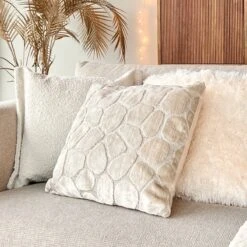 FLUFFY - Sierkussen Unikleur 45x45 Cm - Snow White - Wit - Inclusief Binnenvulling -Dutch Decor 1200x1200 890