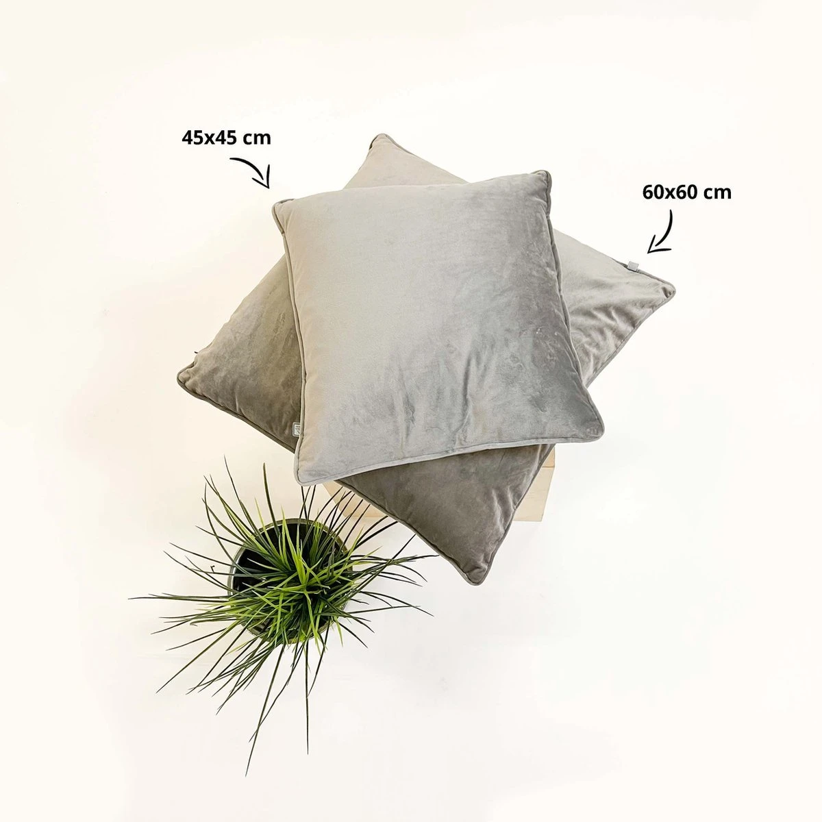 FINN - Sierkussen Velvet 60x60 Cm - Driftwood - Taupe - Inclusief Binnenvulling 2 FINN - Sierkussen Velvet 60x60 Cm - Driftwood - Taupe - Inclusief Binnenvulling - Afbeelding 2