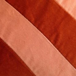PEBBE - Sierkussen Velvet 45x45 Cm - Potters Clay - Oranje - Roze - Strepen - Color Blocking - Inclusief Binnenvulling -Dutch Decor 1200x1200 995