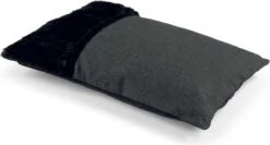 STEFANIE - Sierkussen 40x60 Cm - Zwart - Visgraat Patroon - Velvet - Nepbont - Inclusief Binnenkussen -Dutch Decor 1200x648 6