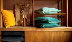 CAITH - Sierkussen Velvet 100% Katoen 50x50 Cm - Charcoal Gray - Antraciet - Inclusief Binnenvulling -Dutch Decor 1200x704 5