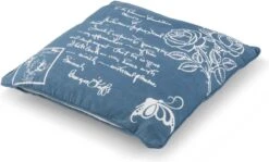 ROOS - Kussenhoes Katoen 45x45 Cm - Blauw - Wit - Rozen En Tekst - Exclusief Binnenkussen 8 ROOS - Kussenhoes Katoen 45x45 Cm - Blauw - Wit - Rozen En Tekst - Exclusief Binnenkussen -Dutch Decor 1200x724 1