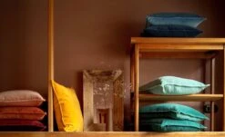 CAITH - Kussenhoes Velvet 100% Katoen 50x50 Cm - Insignia Blue - Donkerblauw - Exclusief Binnenkussen -Dutch Decor 1200x733