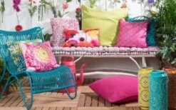 SAMARA - Sierkussen Gerbera's - Fuchsia - 30x50 Cm - Inclusief Binnenkussen -Dutch Decor 1200x748