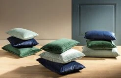 FINN - Kussenhoes Velvet 30x50 Cm - Insignia Blue - Donkerblauw - Exclusief Binnenkussen 9 FINN - Kussenhoes Velvet 30x50 Cm - Insignia Blue - Donkerblauw - Exclusief Binnenkussen -Dutch Decor 1200x776 4