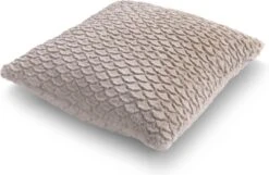 VIKTOR - Sierkussen 45x45 Cm - Zand - Beige - Superzacht - Inclusief Binnenvulling -Dutch Decor 1200x782 1