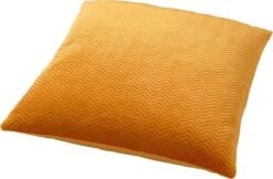 DIAZ - Sierkussen Velvet Golden Glow 45x45 Cm - Geel - Inclusief Binnenkussen -Dutch Decor 1200x789 3