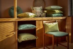 FEMM - Kussenhoes Velvet 30x50 Cm - Sagebrush Green - Groen - Exclusief Binnenkussen 7 FEMM - Kussenhoes Velvet 30x50 Cm - Sagebrush Green - Groen - Exclusief Binnenkussen -Dutch Decor 1200x800 13