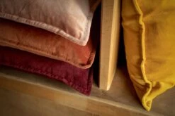 Set Van 2 Kussenhoezen - Dutch Decor CAITH - 50x50 Cm - Velvet - Muted Clay - Roze - Unikleur -Dutch Decor 1200x800 18