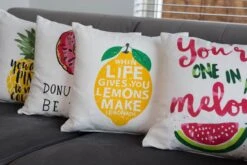 EVIE - Sierkussen Meloen 45x45 Cm - Ivoor / Wit - You're One In A Melon - Inclusief Binnenkussen -Dutch Decor 1200x800 34