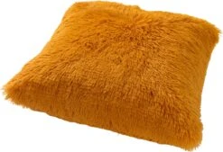 Set Van 2- Dutch Decor FLUFFY - Kussenhoezen Unikleur Golden Glow 60x60 Cm - Geel -Dutch Decor 1200x819 1