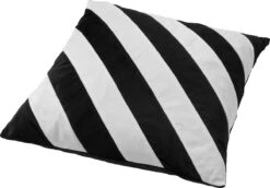 PEBBE - Sierkussen Velvet 45x45 Cm - Raven - Zwart - Wit - Strepen - Inclusief Binnenvulling -Dutch Decor 1200x835 3