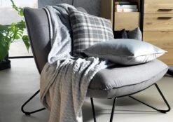 FINN - Sierkussen Velvet 45x45 Cm - Micro Chip - Lichtgrijs - Inclusief Binnenvulling -Dutch Decor 1200x847 2