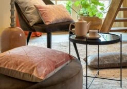 ELISA - Sierkussen Velvet - 45x45 Cm - Muted Clay - Roze - Inclusief Binnenvulling -Dutch Decor 1200x847 4