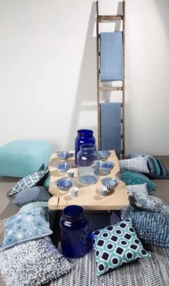 DILAN - Kussenhoes Geborduurd 45x45 Cm - Denim - Blauw - Bloemetjes - 100% Katoen - Exclusief Binnenkussen 13 DILAN - Kussenhoes Geborduurd 45x45 Cm - Denim - Blauw - Bloemetjes - 100% Katoen - Exclusief Binnenkussen -Dutch Decor 709x1200