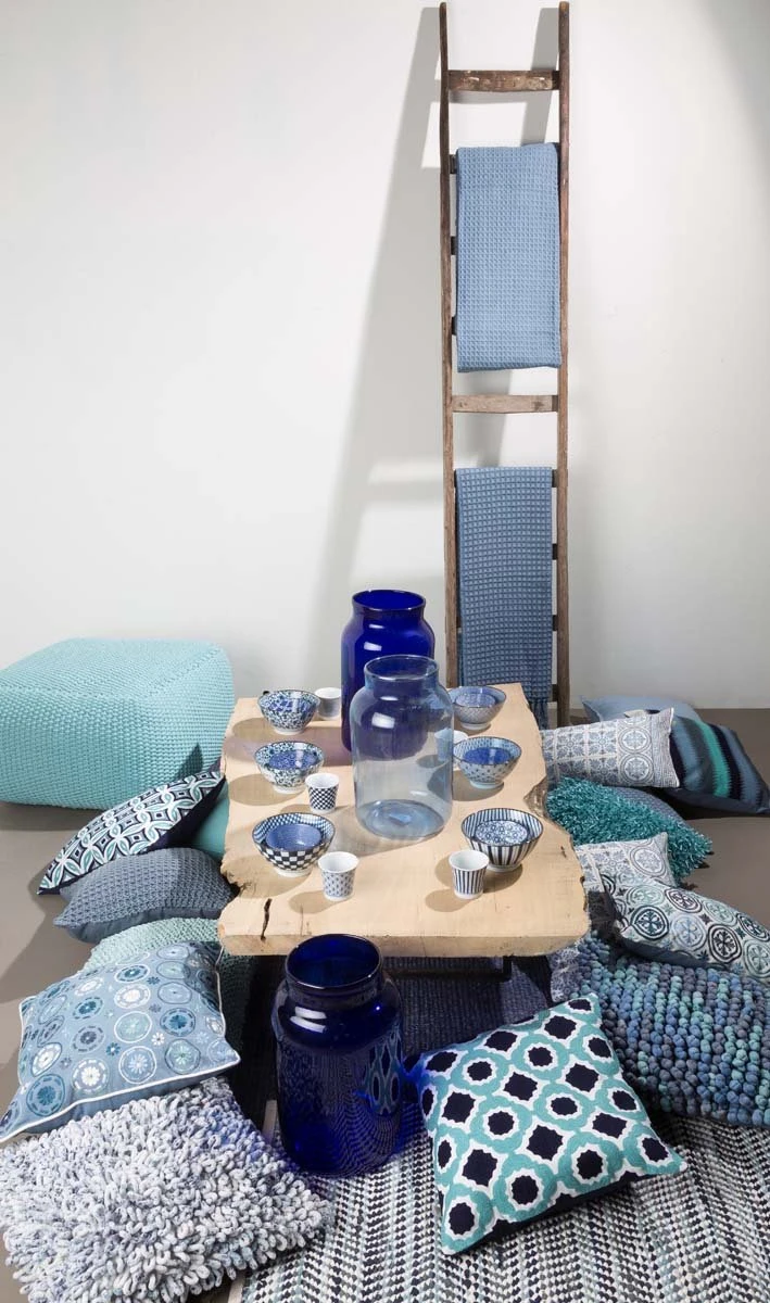 DILAN - Kussenhoes Geborduurd 45x45 Cm - Denim - Blauw - Bloemetjes - 100% Katoen - Exclusief Binnenkussen 6 DILAN - Kussenhoes Geborduurd 45x45 Cm - Denim - Blauw - Bloemetjes - 100% Katoen - Exclusief Binnenkussen - Afbeelding 6