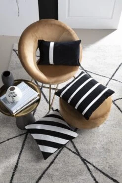 PEMM - Kussenhoes Velvet 45x45 Cm - Raven - Zwart - Witte Streepjes - Exclusief Binnenkussen -Dutch Decor 799x1200 1