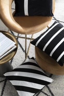 PEBBE - Kussenhoes Velvet 45x45 Cm - Raven - Zwart - Wit - Strepen - Exclusief Binnenkussen -Dutch Decor 799x1200 4