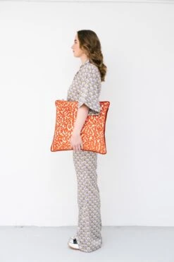 LEONA - Sierkussen Velvet 45x45 Cm - Oranje - Potters Clay - Panterprint - Inclusief Binnenvulling -Dutch Decor 799x1200 8