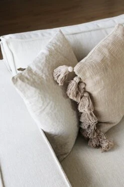 RUBY - Sierkussen Katoen 45x45 Cm Pumice Stone - Beige - Kussentje Met Flosjes - Inclusief Binnenvulling 17 RUBY - Sierkussen Katoen 45x45 Cm Pumice Stone - Beige - Kussentje Met Flosjes - Inclusief Binnenvulling -Dutch Decor 800x1200 38