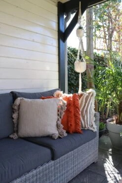 RUBY - Sierkussen Katoen 45x45 Cm Pumice Stone - Beige - Kussentje Met Flosjes - Inclusief Binnenvulling 21 RUBY - Sierkussen Katoen 45x45 Cm Pumice Stone - Beige - Kussentje Met Flosjes - Inclusief Binnenvulling -Dutch Decor 800x1200 42