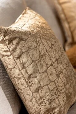 COLETTE - Sierkussen 45x45 Cm Sepia - Bruin - Inclusief Binnenvulling -Dutch Decor 800x1200 59