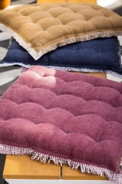 Dutch Decor - BURTO - Stoelkussen Van Gewassen Katoen Merlot 40x40 Cm - Rood - Zitkussen -Dutch Decor 800x1200 65