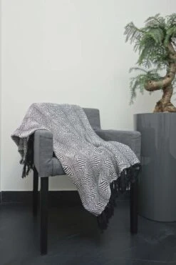 Dutch Decor - SABINE - Plaid Zwart 130x180 Cm - Deken 15 Dutch Decor - SABINE - Plaid Zwart 130x180 Cm - Deken -Dutch Decor 800x1200 69