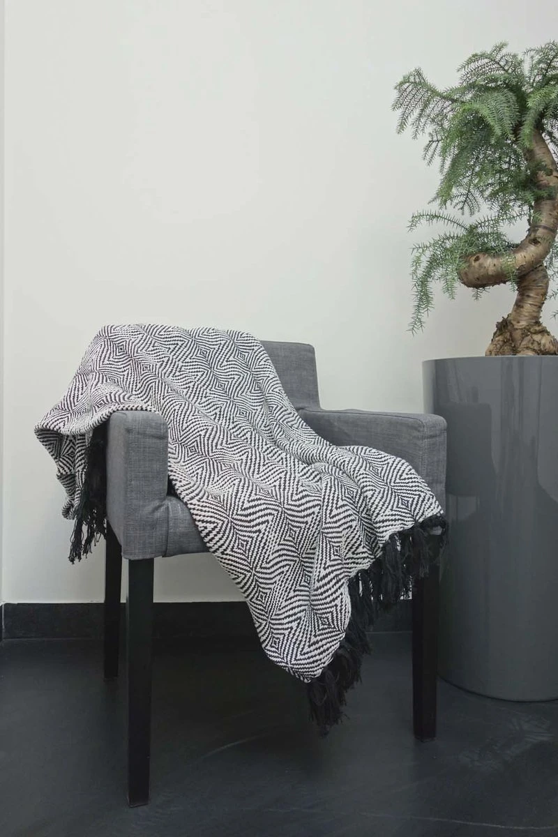 Dutch Decor - SABINE - Plaid Zwart 130x180 Cm - Deken 4 Dutch Decor - SABINE - Plaid Zwart 130x180 Cm - Deken - Afbeelding 4