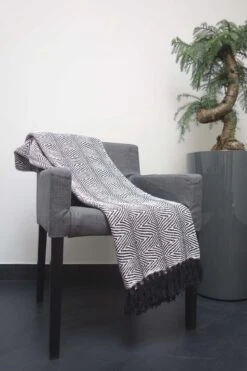 Dutch Decor - SABINE - Plaid Zwart 130x180 Cm - Deken 18 Dutch Decor - SABINE - Plaid Zwart 130x180 Cm - Deken -Dutch Decor 800x1200 72