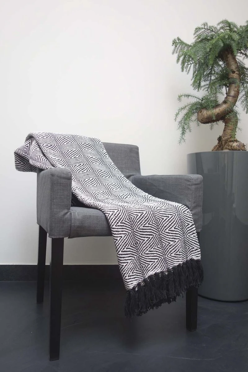 Dutch Decor - SABINE - Plaid Zwart 130x180 Cm - Deken 7 Dutch Decor - SABINE - Plaid Zwart 130x180 Cm - Deken - Afbeelding 7