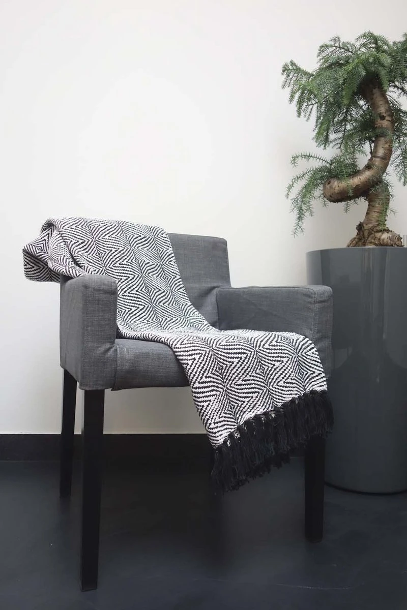 Dutch Decor - SABINE - Plaid Zwart 130x180 Cm - Deken 8 Dutch Decor - SABINE - Plaid Zwart 130x180 Cm - Deken - Afbeelding 8