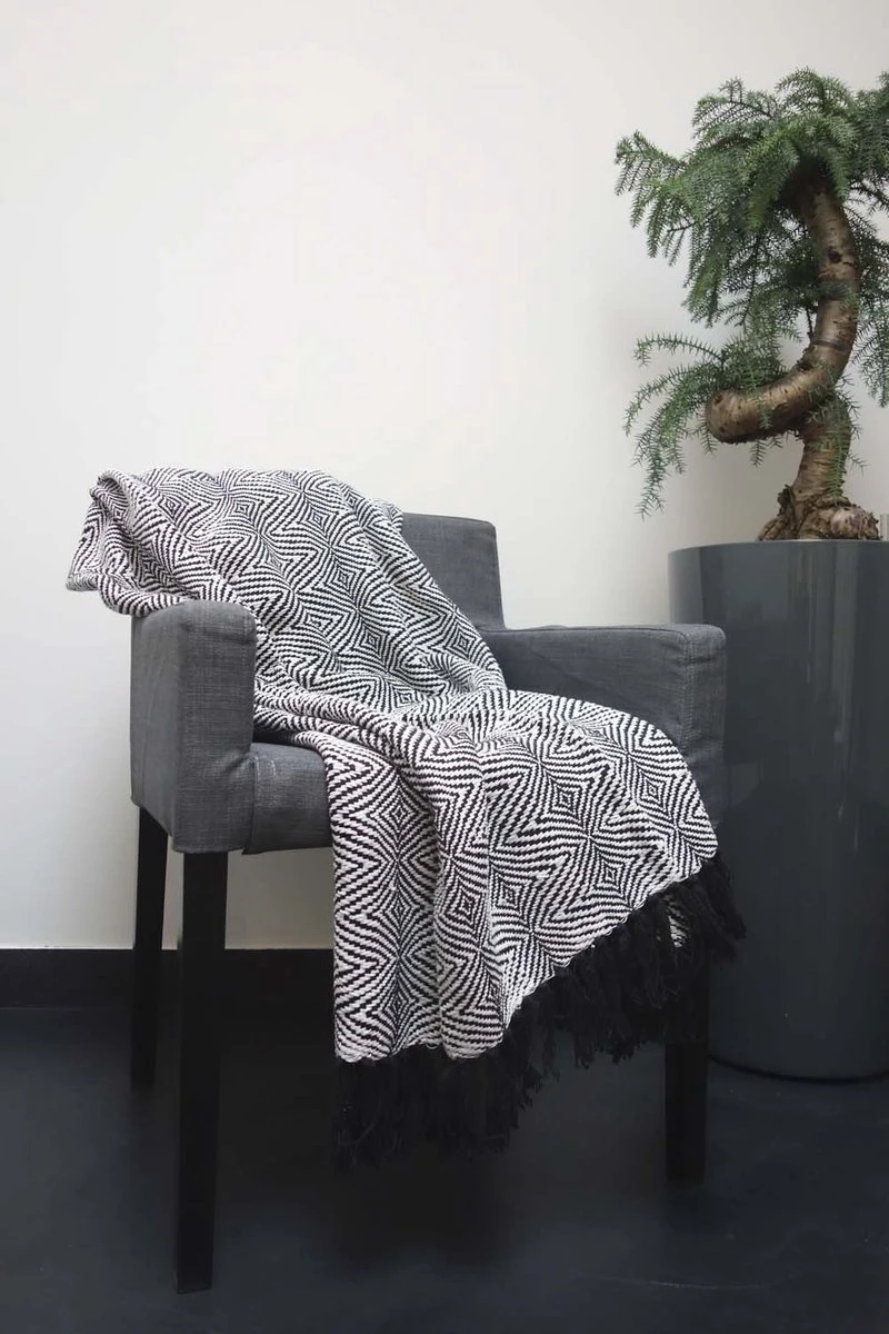 Dutch Decor - SABINE - Plaid Zwart 130x180 Cm - Deken 9 Dutch Decor - SABINE - Plaid Zwart 130x180 Cm - Deken - Afbeelding 9