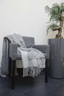 Dutch Decor - FONS - Plaid 130x180 Cm - Grijs - Franjes - Deken -Dutch Decor 800x1200 83